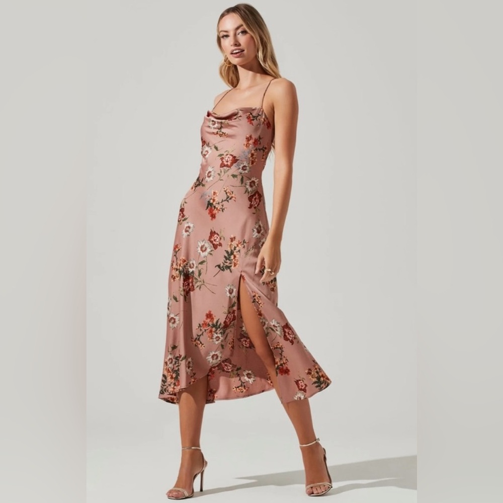 ASTR floral fitted dress, Satin look, spaghetti strap open back, medium